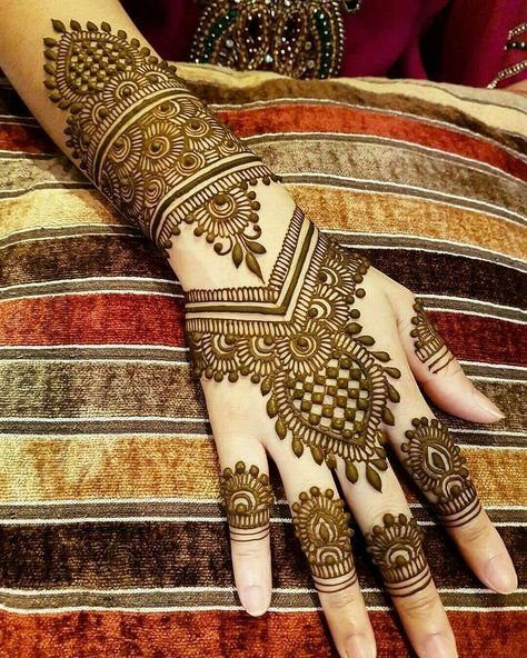 HP Mehndi art — photo 2