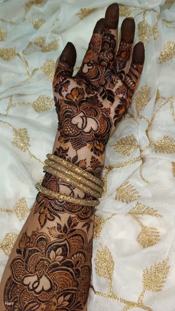 Zaiba mehendi artist and nail artist chitradurga — photo 3