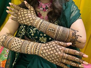 AYESHA MEHANDI ARTIST