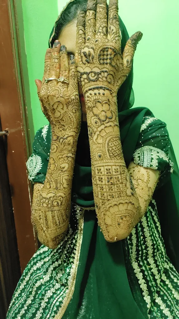 Shaziya mehandi artist
